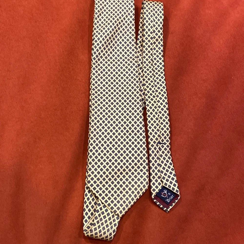 EUC Briar silk tie